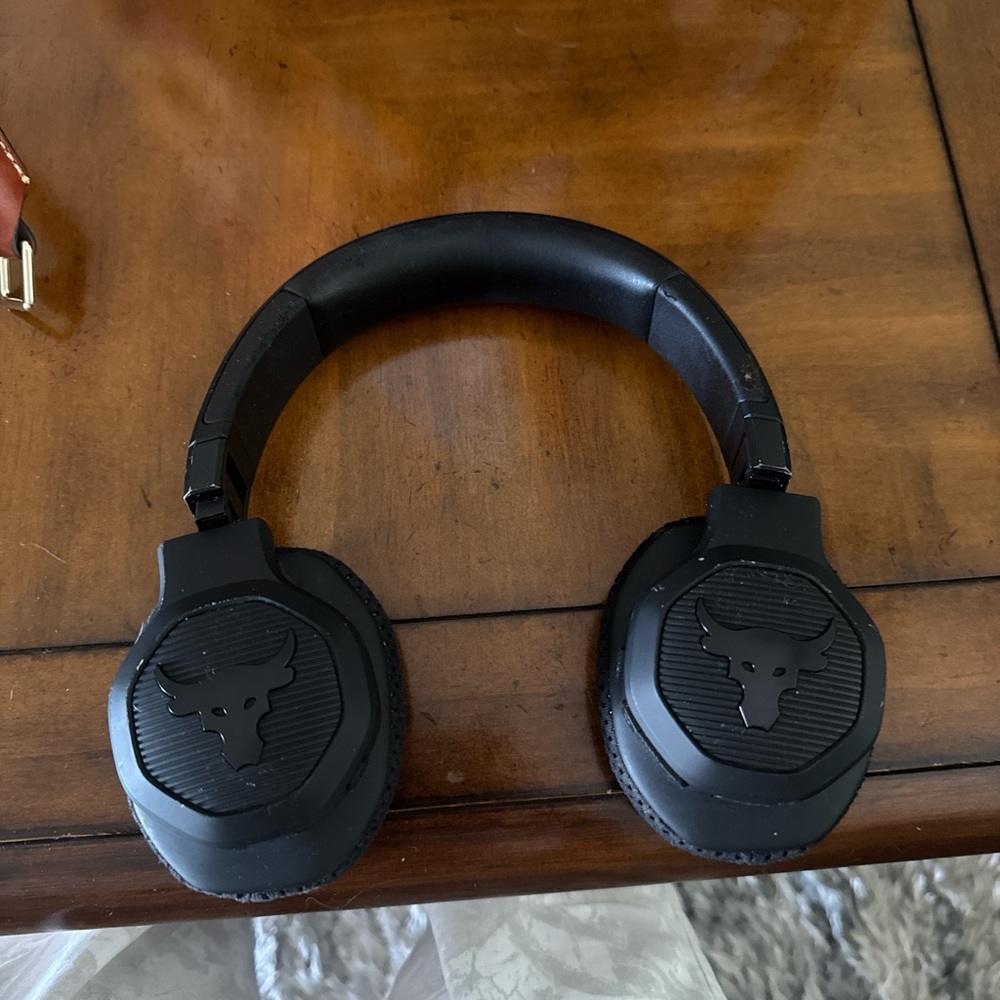 Black Wireless Headphones